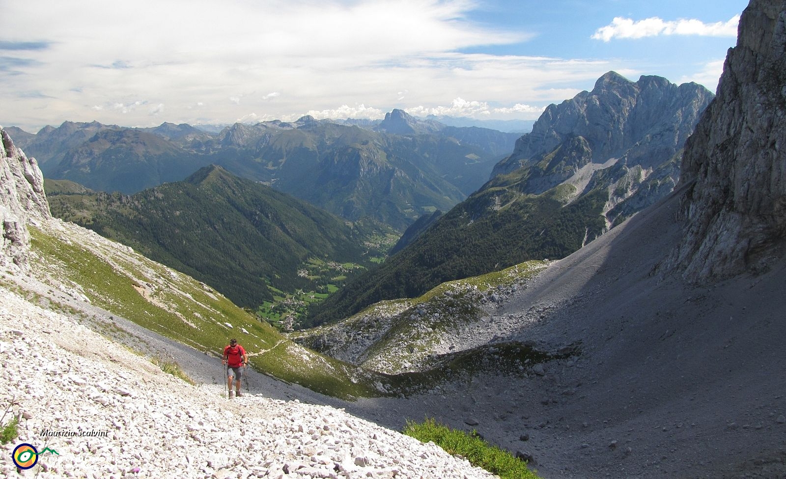 41 Panorama di una splendida Valcanale....JPG